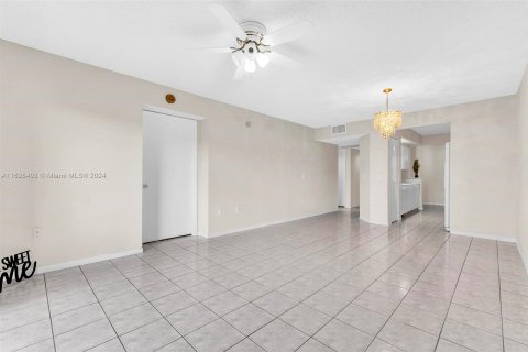 Condominio en venta en Pembroke Pines, Florida, 2 dormitorios, 105.63 m2 № 1282366 - foto 11