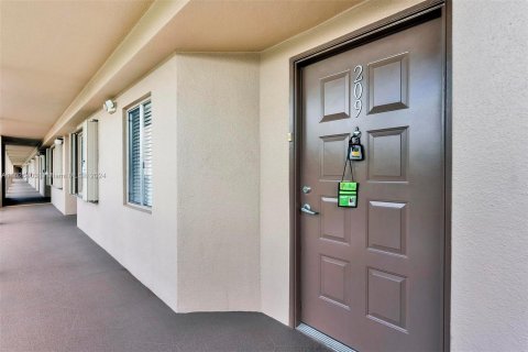 Copropriété à vendre à Pembroke Pines, Floride: 2 chambres, 105.63 m2 № 1282366 - photo 27