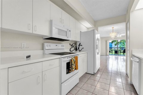 Copropriété à vendre à Pembroke Pines, Floride: 2 chambres, 105.63 m2 № 1282366 - photo 9