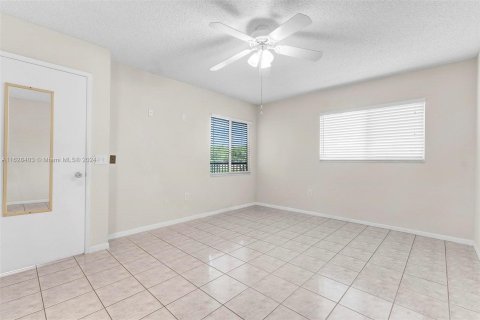 Copropriété à vendre à Pembroke Pines, Floride: 2 chambres, 105.63 m2 № 1282366 - photo 16