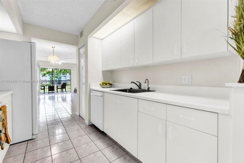 Copropriété à vendre à Pembroke Pines, Floride: 2 chambres, 105.63 m2 № 1282366 - photo 6