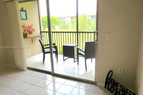 Copropriété à vendre à Pembroke Pines, Floride: 2 chambres, 105.63 m2 № 1282366 - photo 3