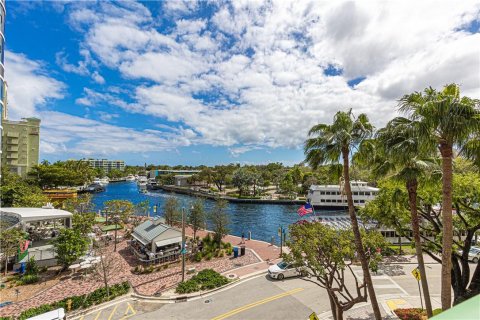 Condo in Fort Lauderdale, Florida, 3 bedrooms  № 994390 - photo 24