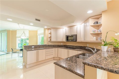 Condo in Fort Lauderdale, Florida, 3 bedrooms  № 994390 - photo 15