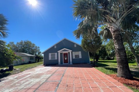 Casa en venta en Moore Haven, Florida, 5 dormitorios, 153.66 m2 № 995251 - foto 2