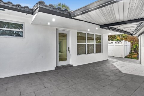 Casa en venta en Deerfield Beach, Florida, 3 dormitorios, 139.63 m2 № 1002630 - foto 5