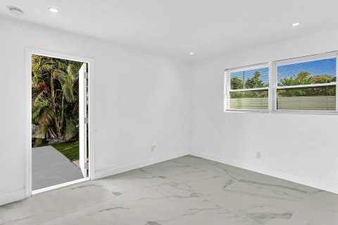 House in Deerfield Beach, Florida 3 bedrooms, 139.63 sq.m. № 1002630 - photo 13