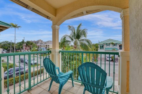 Townhouse in Lauderdale-by-the-Sea, Florida 3 bedrooms, 230.4 sq.m. № 1096493 - photo 17