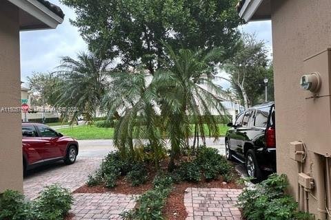 Townhouse in Homestead, Florida 3 bedrooms, 175.03 sq.m. № 924652 - photo 23