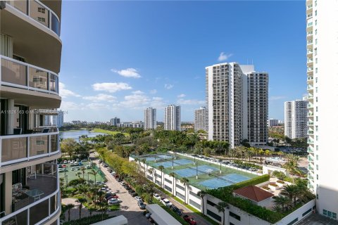 Condo in Aventura, Florida, 2 bedrooms  № 1413538 - photo 18