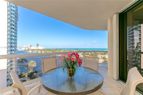 Condo in Aventura, Florida, 2 bedrooms  № 1413538 - photo 10