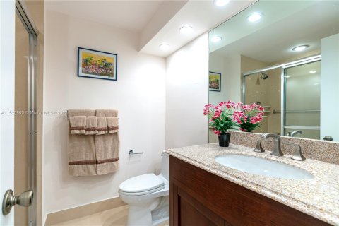 Condo in Aventura, Florida, 2 bedrooms  № 1413538 - photo 28