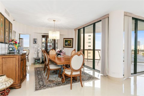 Condo in Aventura, Florida, 2 bedrooms  № 1413538 - photo 9