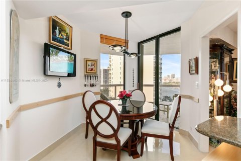 Condo in Aventura, Florida, 2 bedrooms  № 1413538 - photo 19