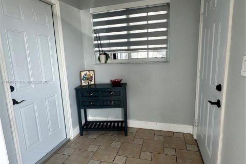 Casa en venta en Miami, Florida, 3 dormitorios, 153.29 m2 № 1331363 - foto 2