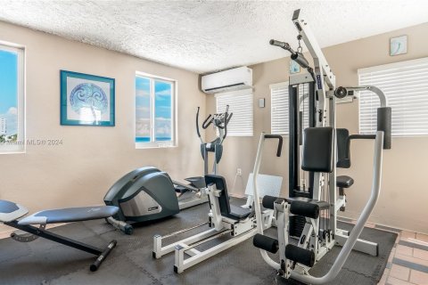 Condo in Hollywood, Florida  № 1394223 - photo 18