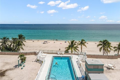 Condo in Hollywood, Florida  № 1394223 - photo 21