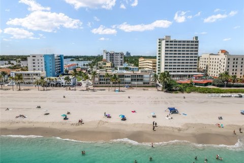 Condo in Hollywood, Florida  № 1394223 - photo 23