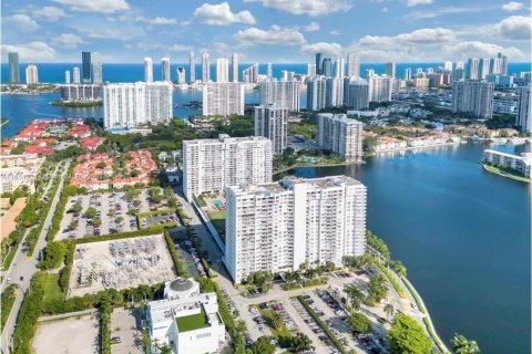 Condo in Aventura, Florida, 3 bedrooms  № 1362450 - photo 14