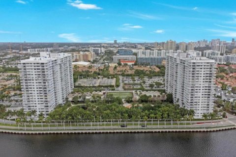 Condo in Aventura, Florida, 3 bedrooms  № 1362450 - photo 13