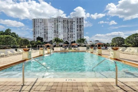 Condo in Aventura, Florida, 3 bedrooms  № 1362450 - photo 12