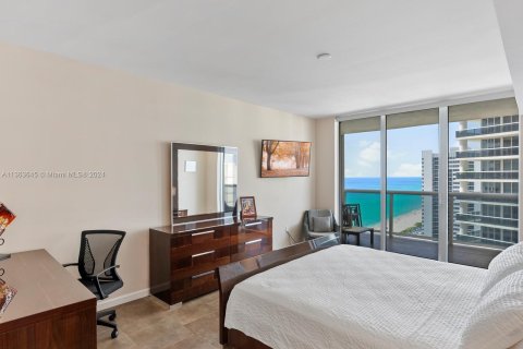 Condo in Hallandale Beach, Florida, 2 bedrooms  № 1394221 - photo 24