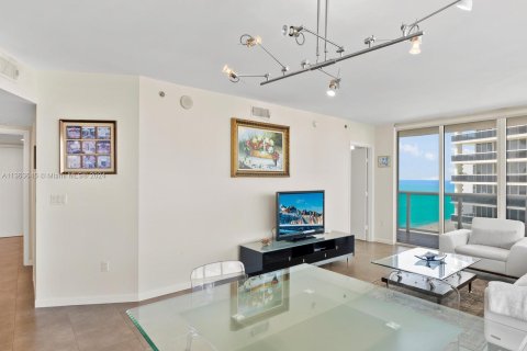 Condo in Hallandale Beach, Florida, 2 bedrooms  № 1394221 - photo 6