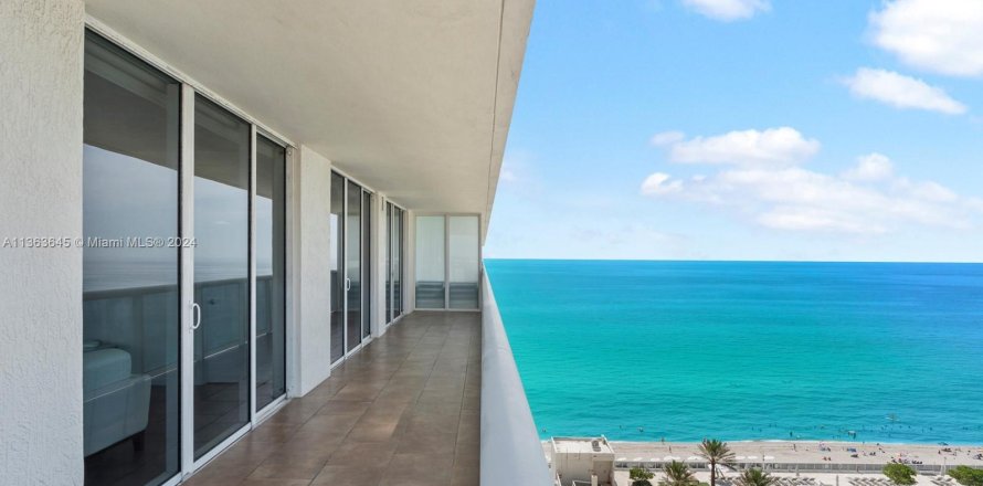 Condo in Hallandale Beach, Florida, 2 bedrooms  № 1394221