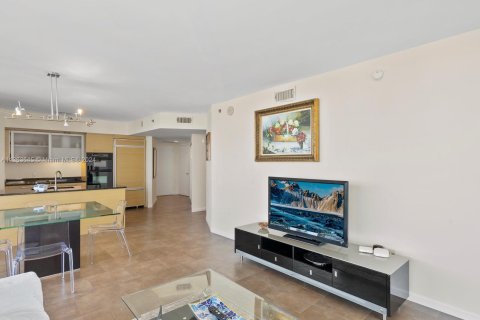 Condo in Hallandale Beach, Florida, 2 bedrooms  № 1394221 - photo 12