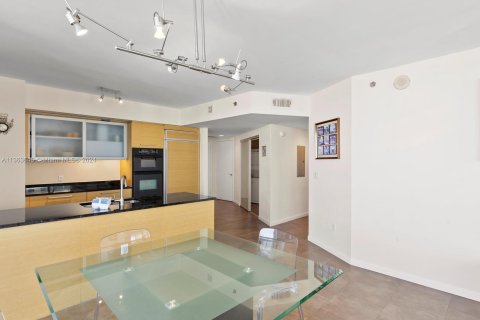 Condo in Hallandale Beach, Florida, 2 bedrooms  № 1394221 - photo 18