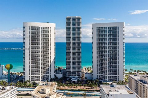 Condo in Hallandale Beach, Florida, 2 bedrooms  № 1394221 - photo 4