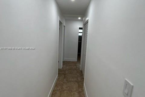 House in Miami, Florida 3 bedrooms, 211.07 sq.m. № 1394225 - photo 19