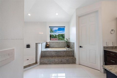 Villa ou maison à vendre à Pembroke Pines, Floride: 5 chambres, 341.23 m2 № 1380546 - photo 21