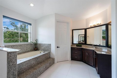 Villa ou maison à vendre à Pembroke Pines, Floride: 5 chambres, 341.23 m2 № 1380546 - photo 23