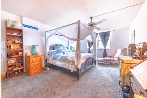 Copropriété à vendre à Hallandale Beach, Floride: 2 chambres, 122.17 m2 № 1380544 - photo 14