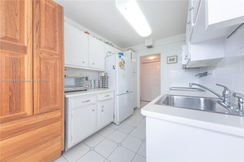 Copropriété à vendre à Hallandale Beach, Floride: 2 chambres, 122.17 m2 № 1380544 - photo 6