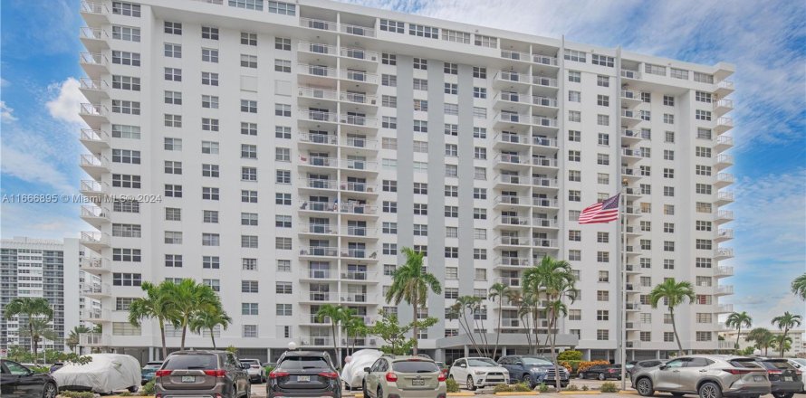 Condominio en Hallandale Beach, Florida, 2 dormitorios  № 1380544