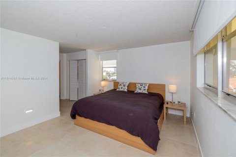 Condo in North Miami Beach, Florida, 2 bedrooms  № 1236441 - photo 7