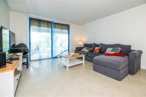 Copropriété à vendre à North Miami Beach, Floride: 2 chambres, 103.12 m2 № 1236441 - photo 1