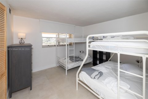 Condo in North Miami Beach, Florida, 2 bedrooms  № 1236441 - photo 13