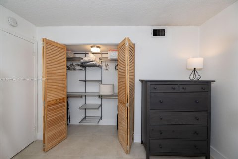 Condo in North Miami Beach, Florida, 2 bedrooms  № 1236441 - photo 15