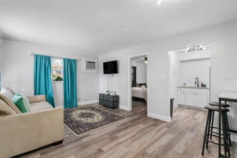 Immobilier commercial à vendre à Tampa, Floride: 197.32 m2 № 1131167 - photo 9