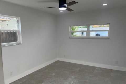 House in Hollywood, Florida 4 bedrooms, 194.54 sq.m. № 1179840 - photo 7