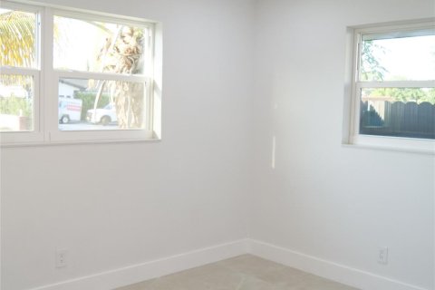 House in Hollywood, Florida 4 bedrooms, 194.54 sq.m. № 1179840 - photo 24