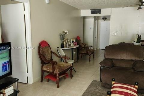 Condo in Lauderhill, Florida, 2 bedrooms  № 1236629 - photo 9