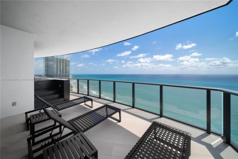 Condominio en venta en Sunny Isles Beach, Florida, 4 dormitorios, 568.65 m2 № 1117174 - foto 25