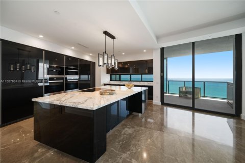 Condo in Sunny Isles Beach, Florida, 4 bedrooms  № 1117174 - photo 17