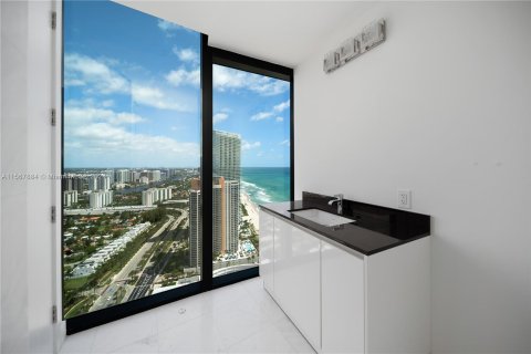 Condo in Sunny Isles Beach, Florida, 4 bedrooms  № 1117174 - photo 30