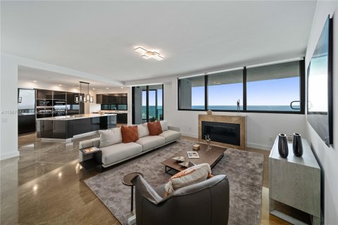 Condominio en venta en Sunny Isles Beach, Florida, 4 dormitorios, 568.65 m2 № 1117174 - foto 19