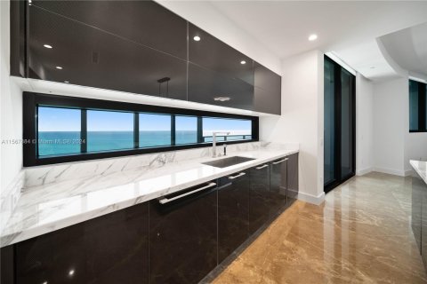 Condominio en venta en Sunny Isles Beach, Florida, 4 dormitorios, 568.65 m2 № 1117174 - foto 18